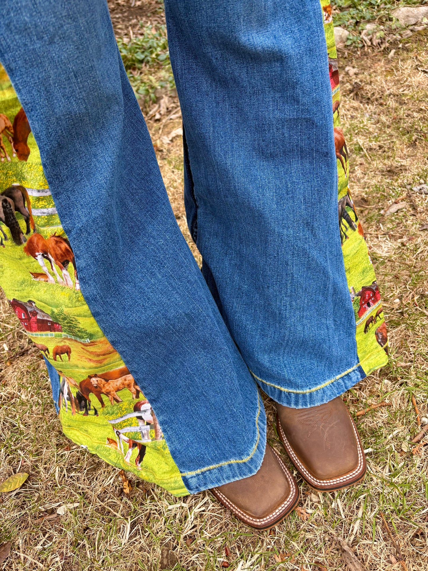 HORSE BELLBOTTOM JEANS