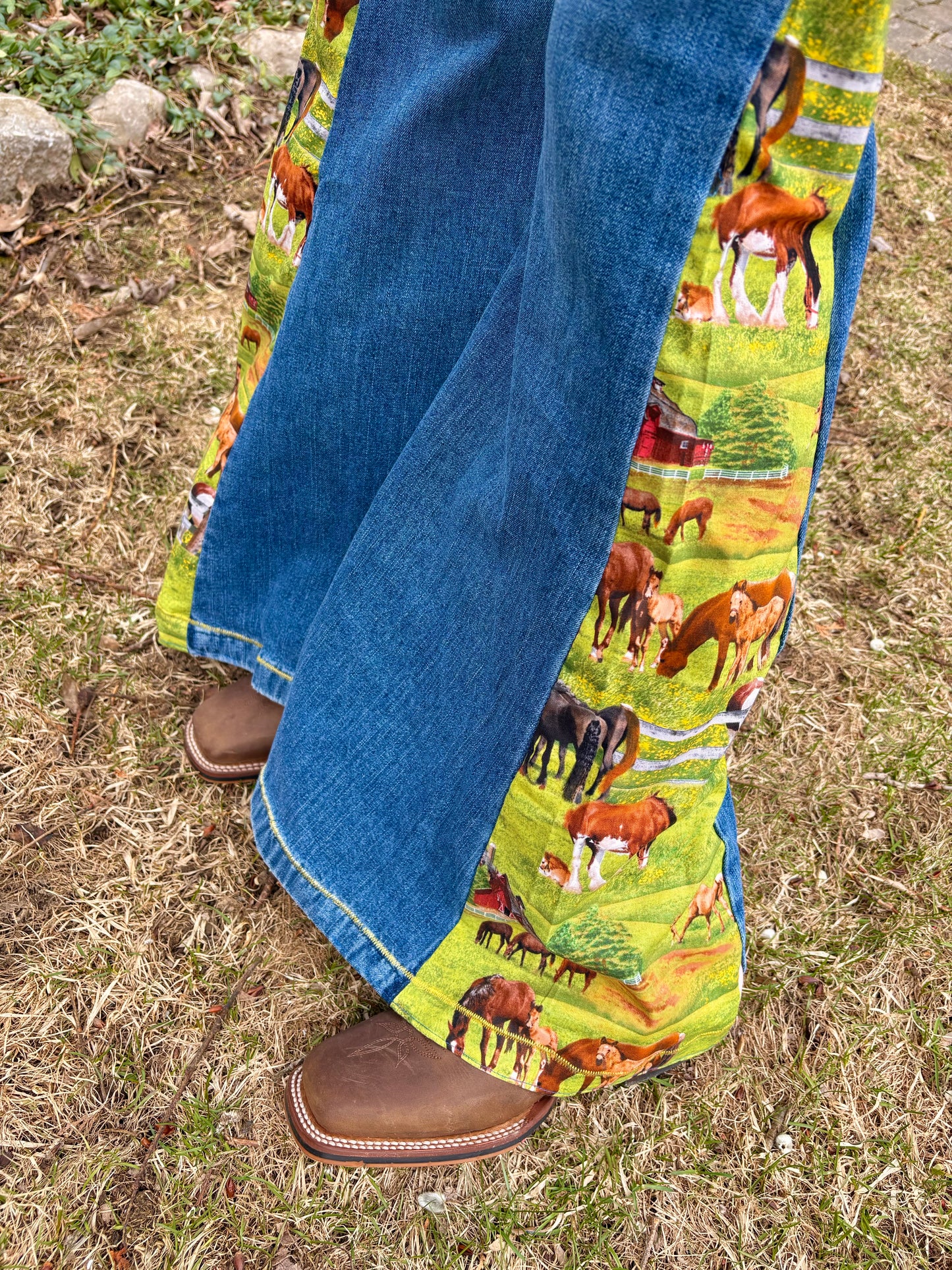 HORSE BELLBOTTOM JEANS